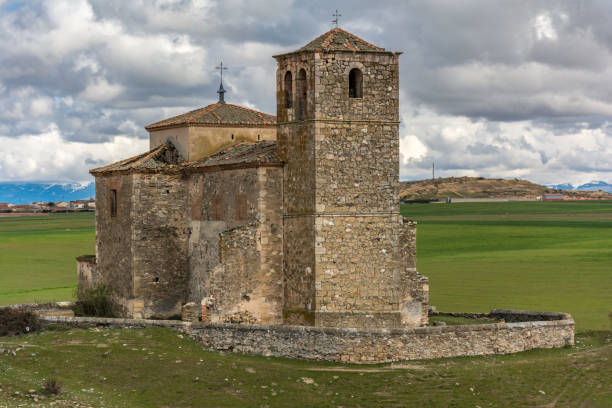 Abandoned village of Las Fuentes and church in the province of Segovia, an abandoned town in the middle of the 20th century in the center of Spain. Symbol of the depopulation of the center of Spain An example of depopulation of the interior of Spain ausencia stock pictures, royalty-free photos & images