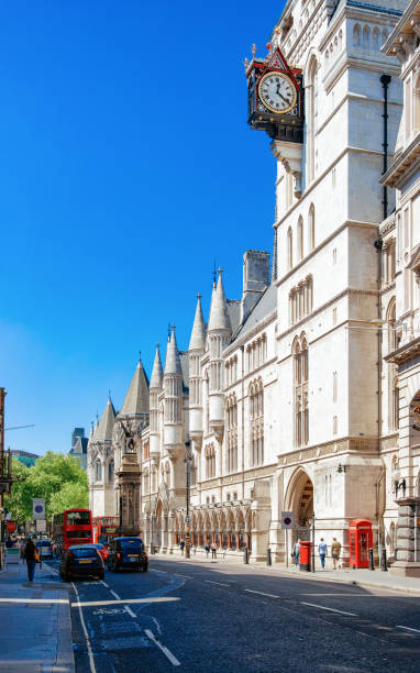 royal high courts of justice house at city westminster london - strand imagens e fotografias de stock