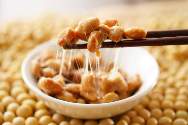 natto. japans eten. - natto stockfoto's en -beelden
