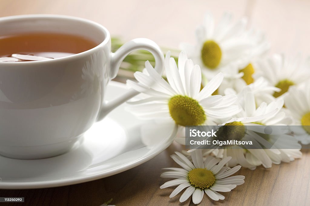 Branca Xícara de Chá de Ervas e flores camomile - Royalty-free Alimentação Saudável Foto de stock