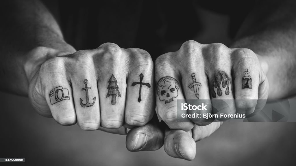 Close Up Of Tattoos On Fingers And Knuckles Stock Photo - Download Image  Now - Tattoo, Knuckle, Black And White - iStock