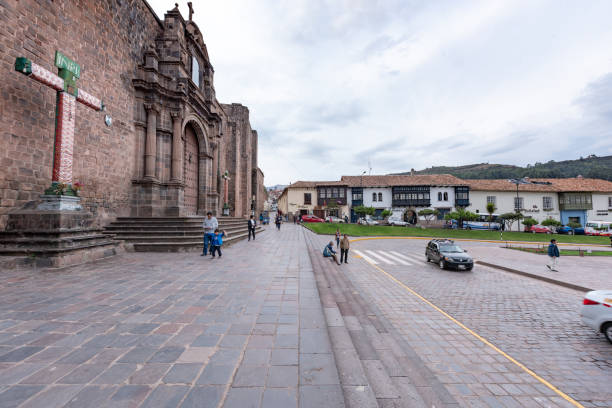 fotografii de stoc, fotografii și imagini scutite de redevențe cu biserica, muzeul și mănăstirea san francisco, plaza san francisco din cusco, peru - chinchero district
