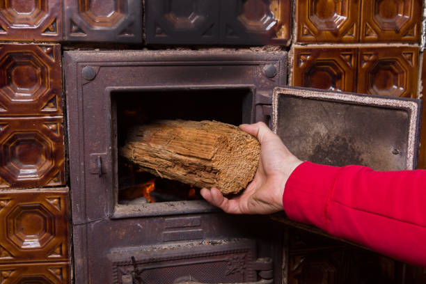 istock Throwing wood into the oven 1132581174