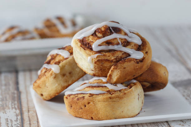 Cinnamon Rolls with icing fresh baked cinnamon rolls with icing cinnamon photos stock pictures, royalty-free photos & images