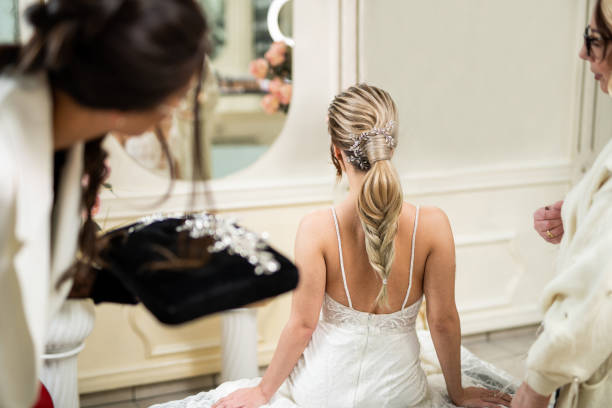 istock Bride at the hairstylist 1132633536