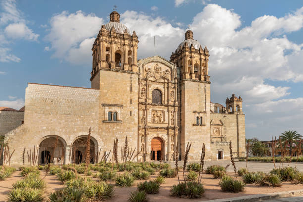 cattedrale principale di oaxaca, messico - cave church foto e immagini stock