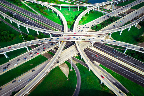 고속도로 육교 교통 거 대 한 인터체인지 - highway overpass texas multiple lane highway 뉴스 사진 이미지