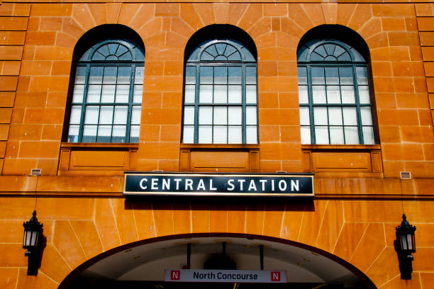 stazione centrale - central train station foto e immagini stock