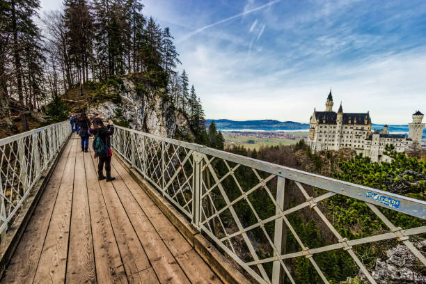 pont bavarois - neuschwanstein photos et images de collection