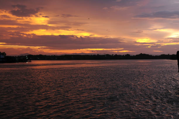 por do sol em tailândia - reputed - fotografias e filmes do acervo