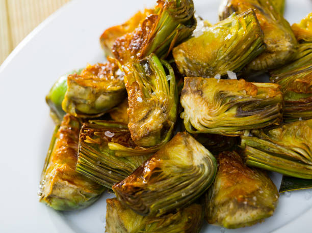 istock Oil-fried cut artichokes 1132720203