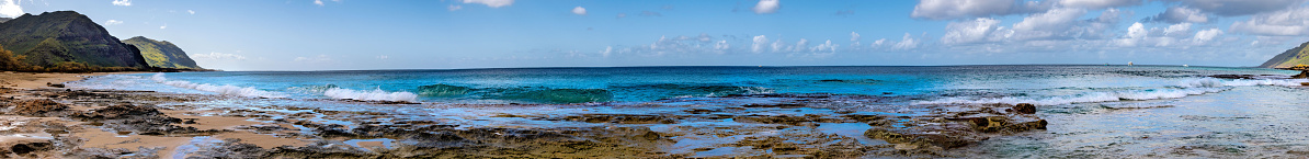 Panoramic view of Makua beach with mountains