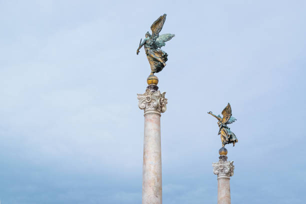 Two marble columns with bronze statues of two angels on the Altare della Patria in Rome Two marble columns with bronze statues of two angels on the Altare della Patria in Rome monumento comemorativo stock pictures, royalty-free photos & images