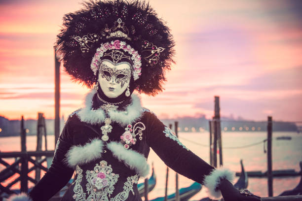 venice carnival, venice carnival 2019 - face paint human face mask carnival imagens e fotografias de stock