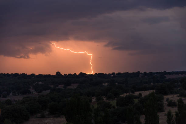 relâmpago antes da chuva - lightning strike - fotografias e filmes do acervo