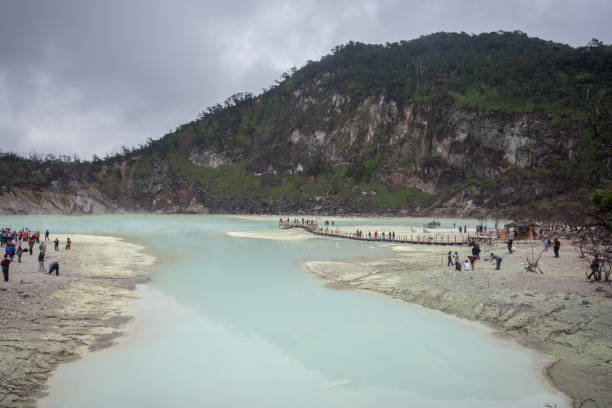 istock White Crater, 