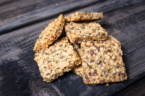 Integral crackers with healthy seeds