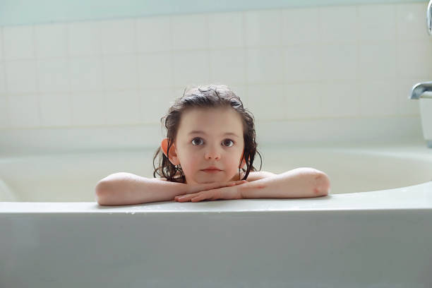 istock Little girl in bathtub 1132790800