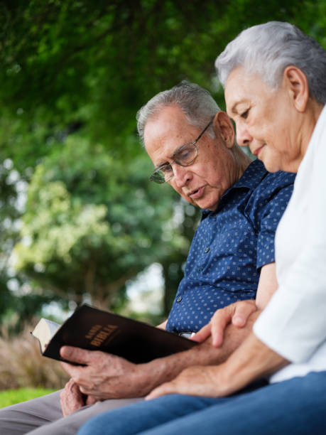 istock Latin retired couple reading 1132793176