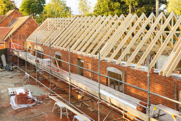 baustelle uk - restoring scaffolding built structure home improvement stock-fotos und bilder