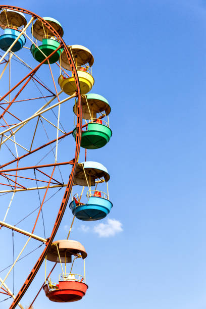 roda de ferris - ferris wheel carnival wheel amusement park ride - fotografias e filmes do acervo