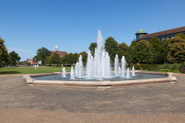 Broadway Gardens in Letchworth. Couple walking towards the fountain in Broadway Gardens, Letchworth, on a sunny day. letchworth garden city stock pictures, royalty-free photos & images