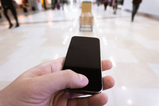 istock holds your phone in your hand at the Mall 1132812317