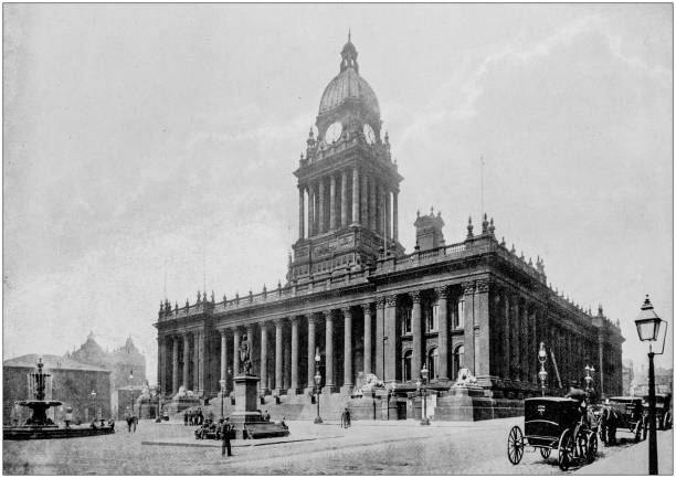 ilustraciones, imágenes clip art, dibujos animados e iconos de stock de antigua fotografía en blanco y negro de inglaterra y gales: town hall, leeds - leeds england leeds town hall town uk