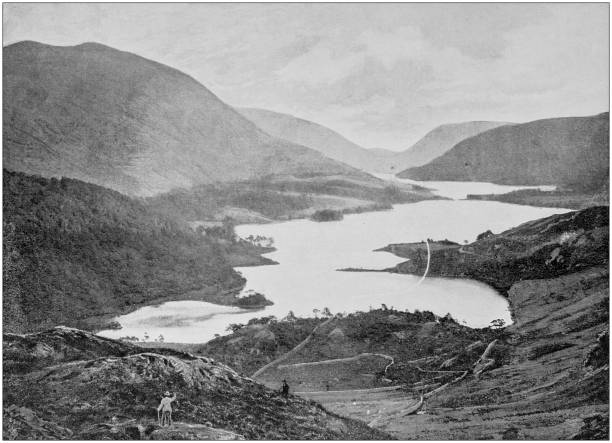 antike schwarz-weiß-fotografie von england und wales: thirlmere und helvellyn - italian lake district stock-grafiken, -clipart, -cartoons und -symbole