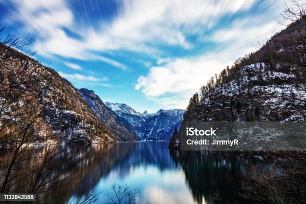 Der Schöne Koenigssee In Deutschland Mit Dem St Bartholome Den Bergen Und Einem Wunderschönen Himmel Stockfoto und mehr Bilder von Alpen