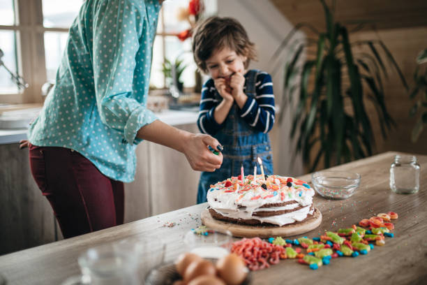 ¡feliz cumpleaños! - cake birthday domestic kitchen child fotografías e imágenes de stock