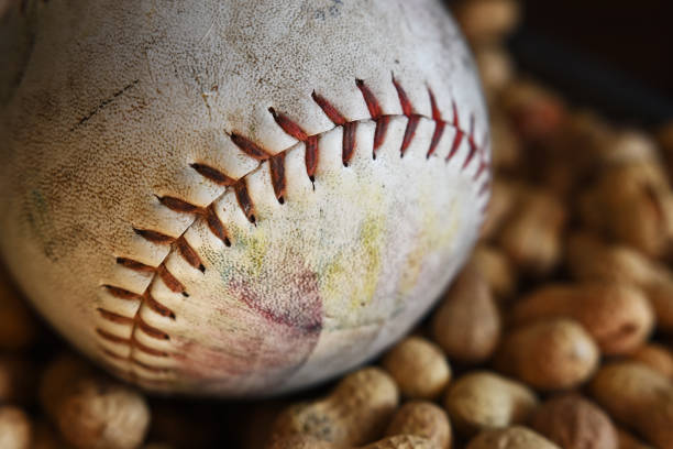 stary skórzany baseball - baseball baseballs peanut american culture zdjęcia i obrazy z banku zdjęć