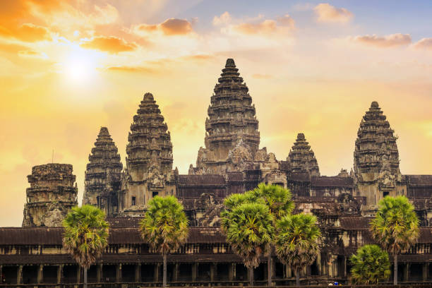 sunrise at ankor wat, siem reap, camboya - angkor wat buddhism cambodia tourism fotografías e imágenes de stock