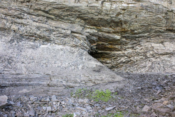 istock Sedimentary Deposits at Horseshoe Falls 1132909826