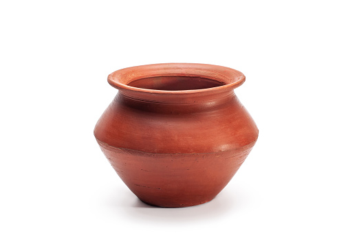 SINGLE BROWN EARTHEN POT ON ISOLATED WHITE BACKGROUND.
