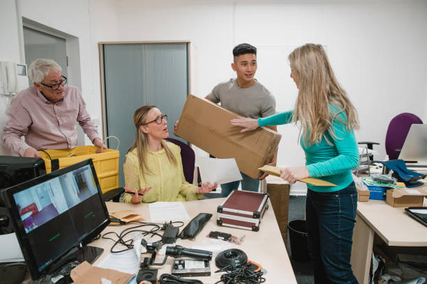 arguments in the office - rudeness manager emotional stress asian ethnicity imagens e fotografias de stock