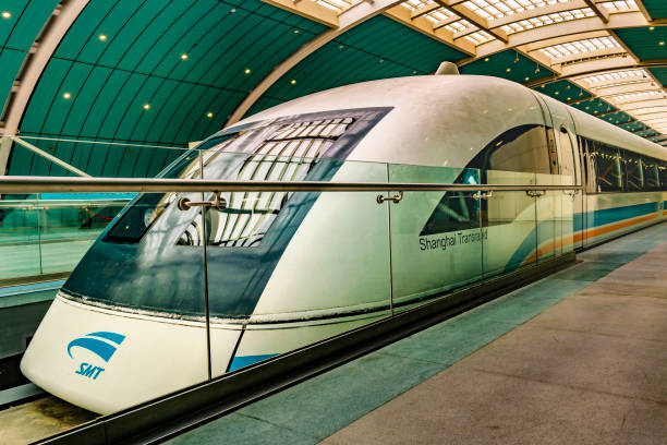 maglev train parked at station - transrapid international imagens e fotografias de stock