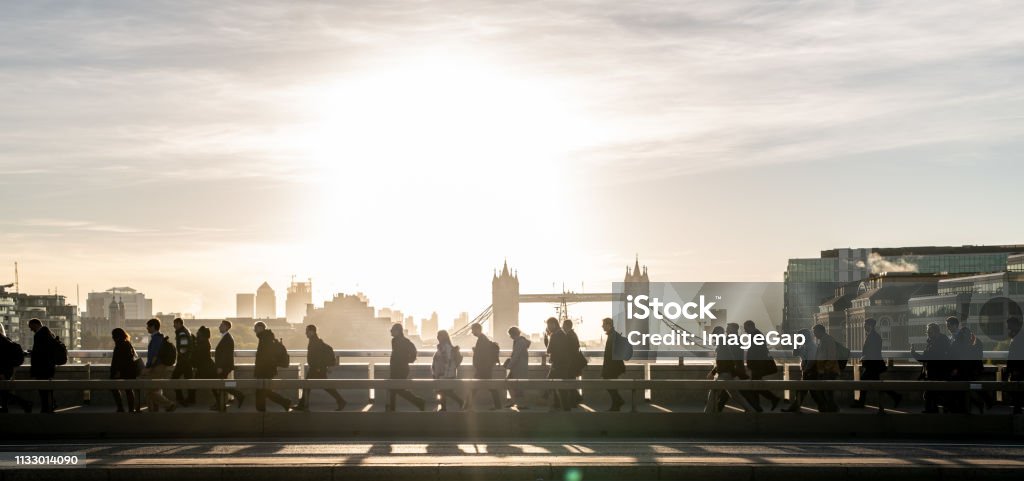 Forenzen in Londen lopen over London Bridge - Royalty-free Forens Stockfoto