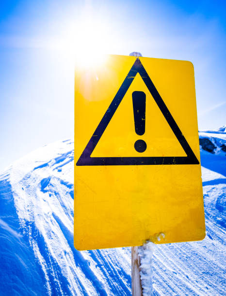 istock closed sign at the european alps 1133019770