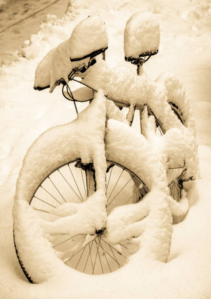 istock bike in winter 1133020904