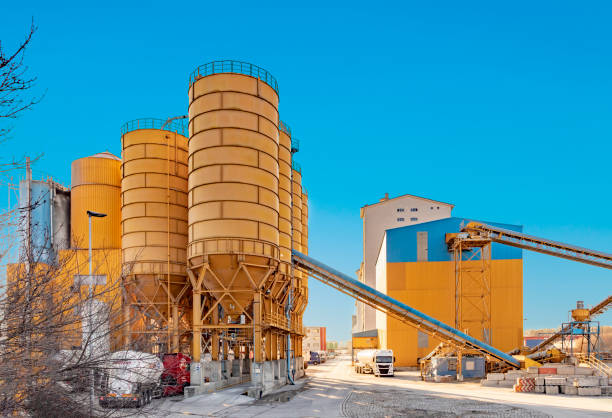 silo per il caricamento di materiale da costruzione su camion - 7650 foto e immagini stock