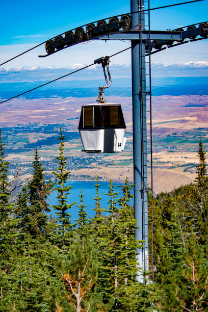 istock Gondola above Wallowa Lake 1133034175
