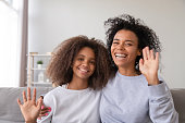 afrikanische-tochter-und-mutter-mit-blick-auf-kamera-machen-videoanruf.jpg?b=1&s=170x170&k=20&c=-Dd9HyPQZzNKFnRxmjLYJrT-lPxf2d4Z4Jvwz3ZQGXw=