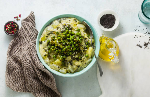 vegan pizzoccheri  dish. an adapted recipe from italian cuisine. healthy gluten free nutrition - valtellina savoy cabbage pizzoccheri tagliatelle imagens e fotografias de stock