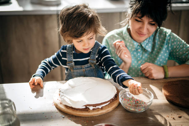 誕生日ケーキを飾る - cake birthday domestic kitchen child ストックフォトと画像