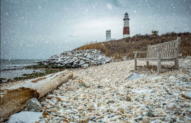 dia de inverno no farol de montauk - montauk lighthouse - fotografias e filmes do acervo