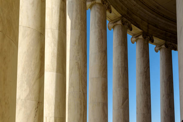 внешний вид мемориала джефферсона в вашингтоне - law legal system column sky стоковые фото и изображения