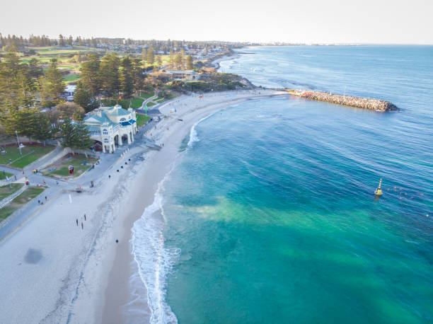 woda torquise z cottesloe beach, ocean indyjski, perth, australia zachodnia! - beach sunrise waterbreak sea zdjęcia i obrazy z banku zdjęć