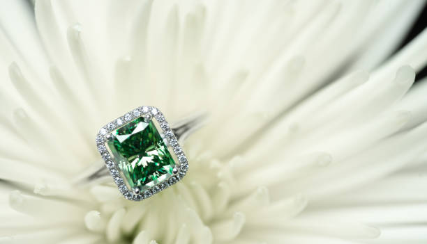 Emerald Engagement Jewelry Ring Big carat emerald jewelry ring emerald stock pictures, royalty-free photos & images