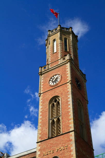 старое здание почтового отделения в гамбурге - spire bell tower clock tower western europe стоковые фото и изображения
